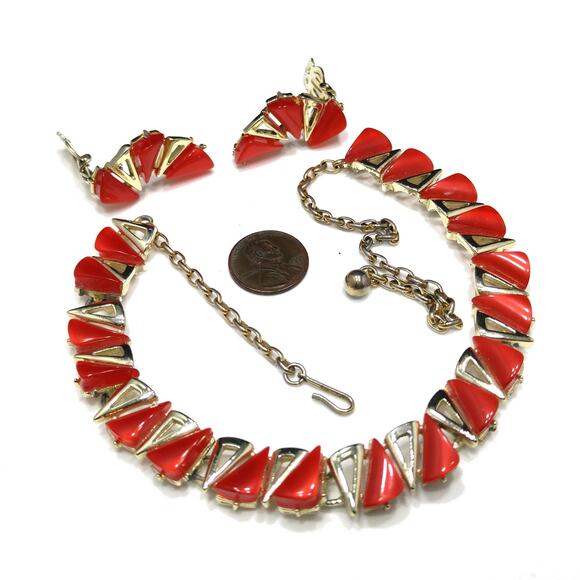 Vintage 1950s Red Thermoset Triangle Necklace & Earrings Jewelry Set - Picture 8 of 10